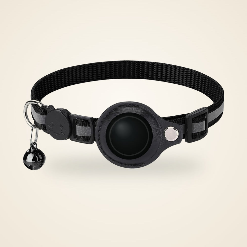 The HooPet cat collar with the tag fitted